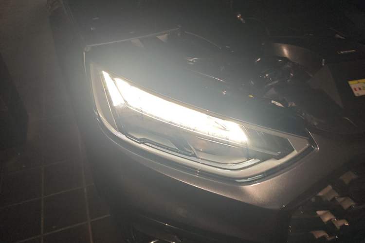 Used Audi Q5L 2023 40T Luxury Dynamic Model Right Front Headlight
