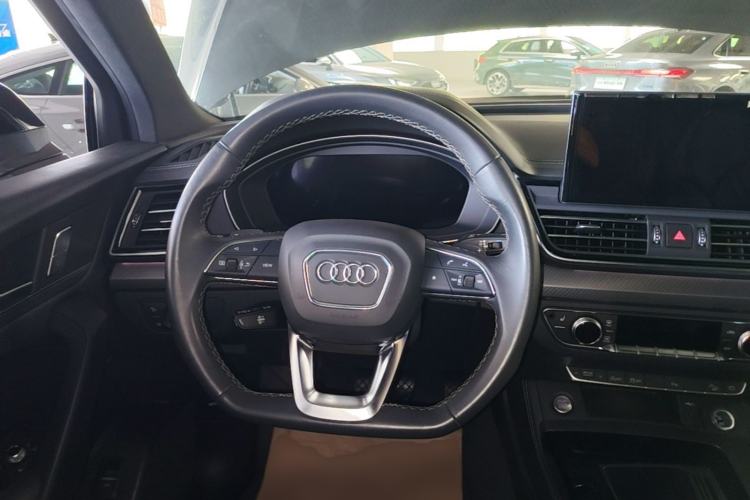 Used Audi Q5L 2023 40T Luxury Dynamic Model Steering Wheel