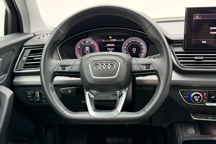 Used Audi Q5L 2023 40T Fashionable and Dynamic Edition Steering Wheel