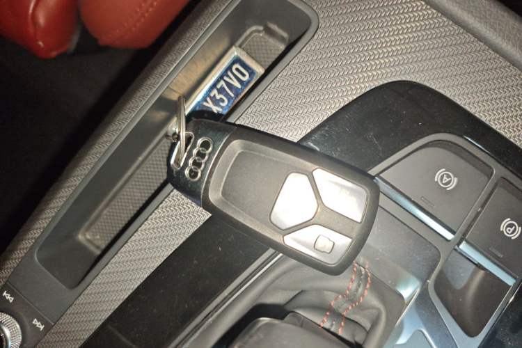 Used Audi Q5L 2023 40T Luxury Dynamic Model Vehicle Key