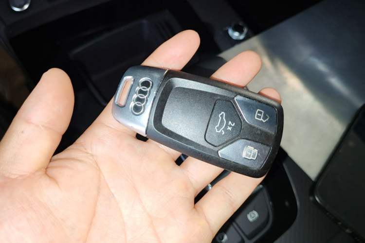 Used Audi Q5L 2023 40T Luxury Dynamic Model Vehicle Key