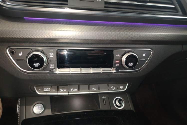 Used Audi Q5L 2023 40T Luxury Dynamic Model Audio And AC Panel