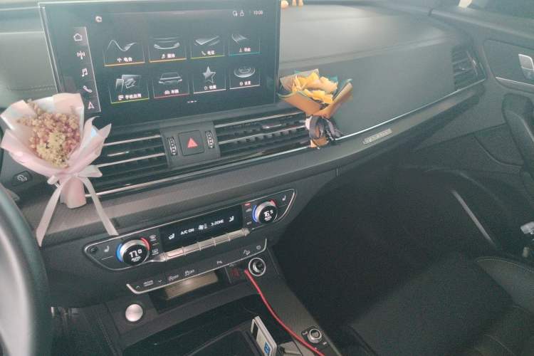 Used Audi Q5L 2023 40T Luxury Dynamic Model Audio And AC Panel