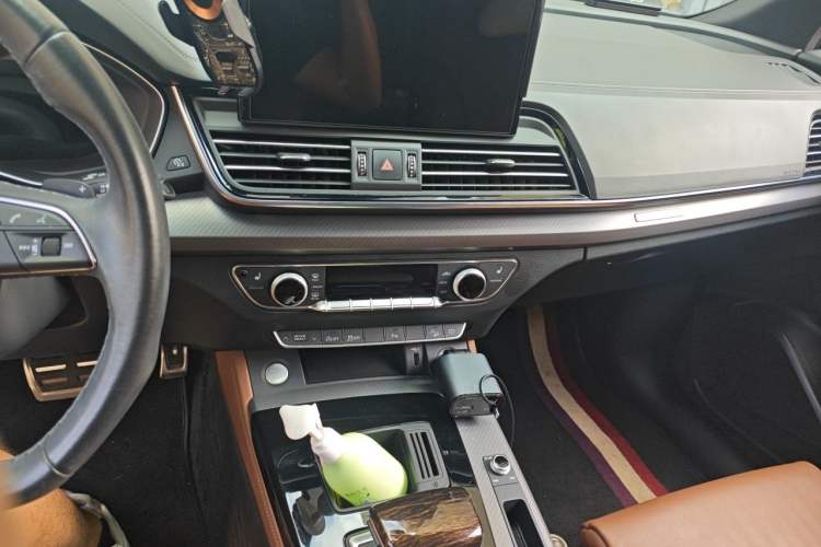 Used Audi Q5L 2023 40T Luxury Dynamic Model Audio And AC Panel