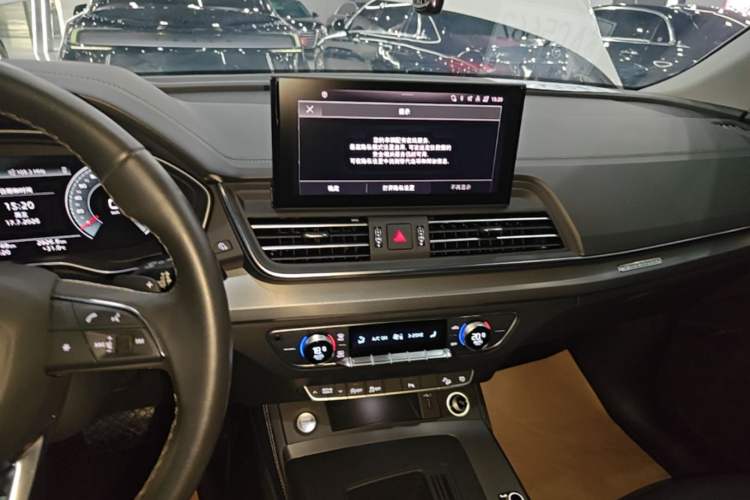 Used Audi Q5L 2023 40T Fashionable and Elegant Version Audio And AC Panel