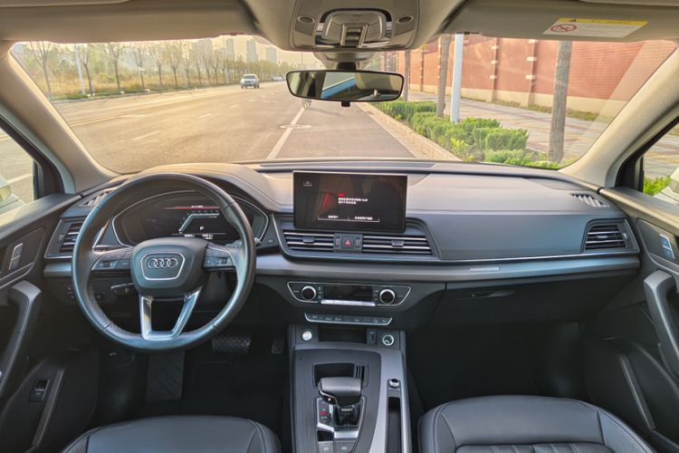 Used Audi Q5L 2023 40T Fashionable and Elegant Version Audio And AC Panel