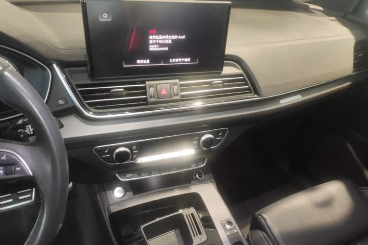 Used Audi Q5L 2023 40T Luxury Dynamic Model Audio And AC Panel