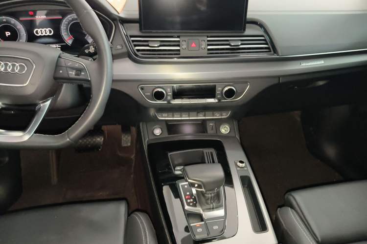 Used Audi Q5L 2023 40T Fashionable and Dynamic Edition Audio And AC Panel