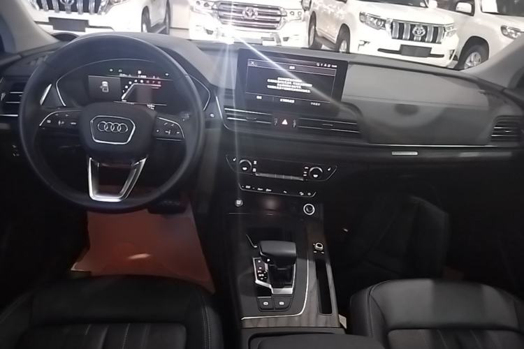Used Audi Q5L 2023 40T Luxury Elegant Model Center Console