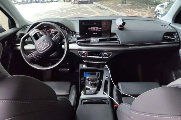 Used Audi Q5L 2023 40T Fashionable and Dynamic Edition Center Console