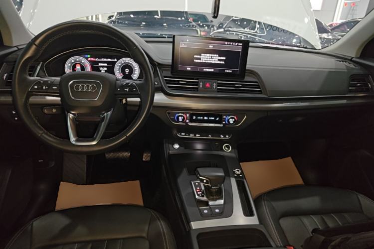 Used Audi Q5L 2023 40T Fashionable and Elegant Version Center Console