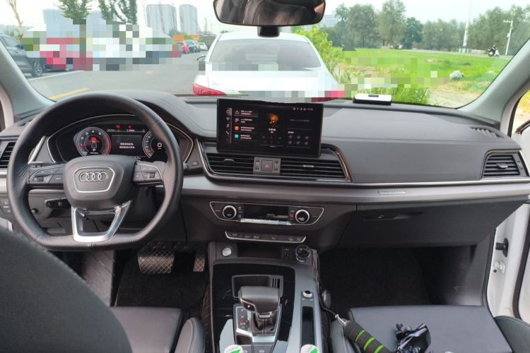 Used Audi Q5L 2023 40T Fashionable and Dynamic Edition Center Console