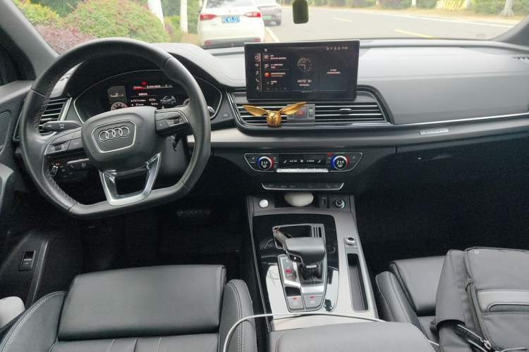 Used Audi Q5L 2023 40T Luxury Dynamic Model Center Console
