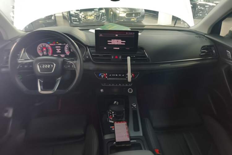 Used Audi Q5L 2023 40T Fashionable and Dynamic Edition Center Console