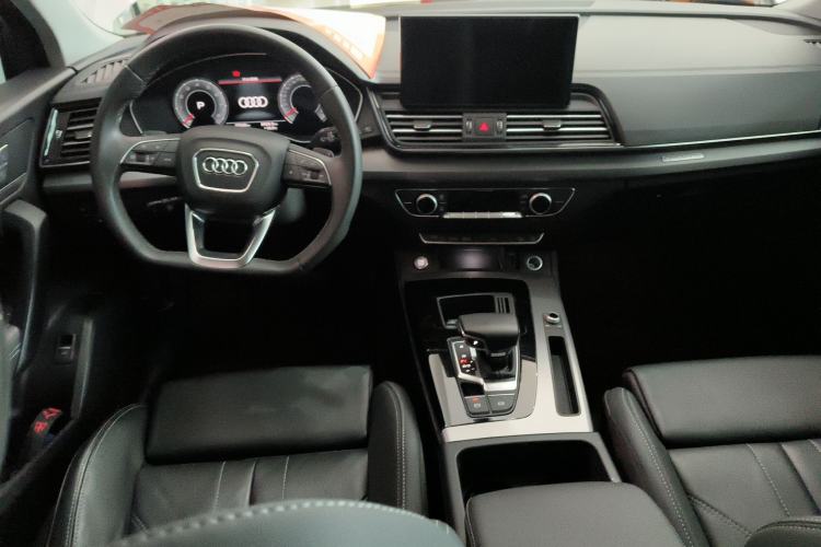 Used Audi Q5L 2023 40T Fashionable and Dynamic Edition Center Console