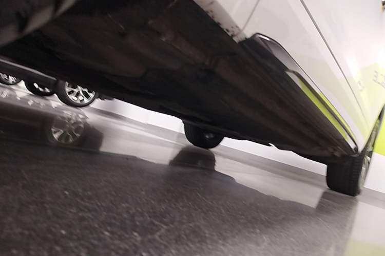 Used Audi Q5L 2023 40T Luxury Dynamic Model Chassis Front Left