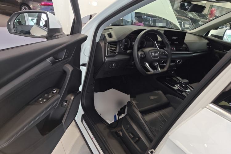 Used Audi Q5L 2023 40T Fashionable and Dynamic Edition Driver Seat