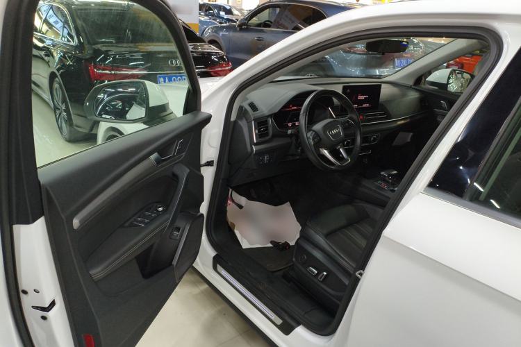 Used Audi Q5L 2023 40T Fashionable and Elegant Version Driver Seat
