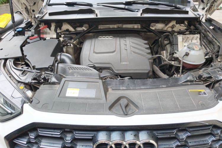 Used Audi Q5L 2023 45T Luxury Dynamic Model Engine Bay