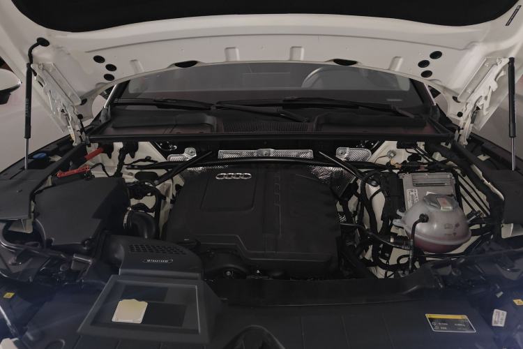 Used Audi Q5L 2023 40T Fashionable and Dynamic Edition Engine Bay