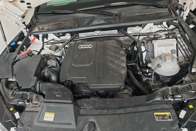 Used Audi Q5L 2023 40T Luxury Dynamic Model Engine Bay