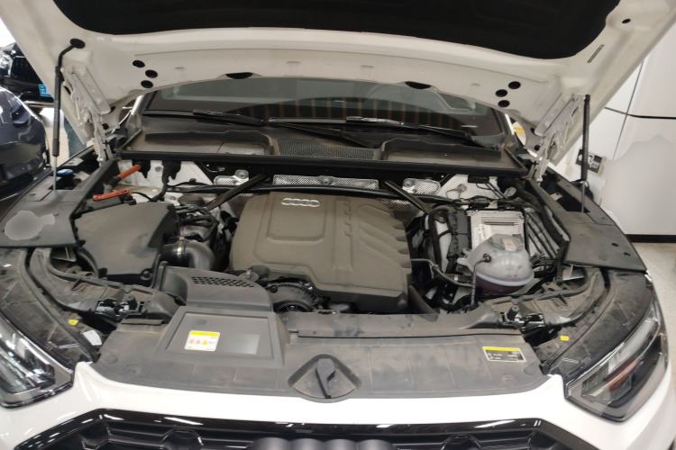 Used Audi Q5L 2023 40T Luxury Dynamic Model Engine Bay