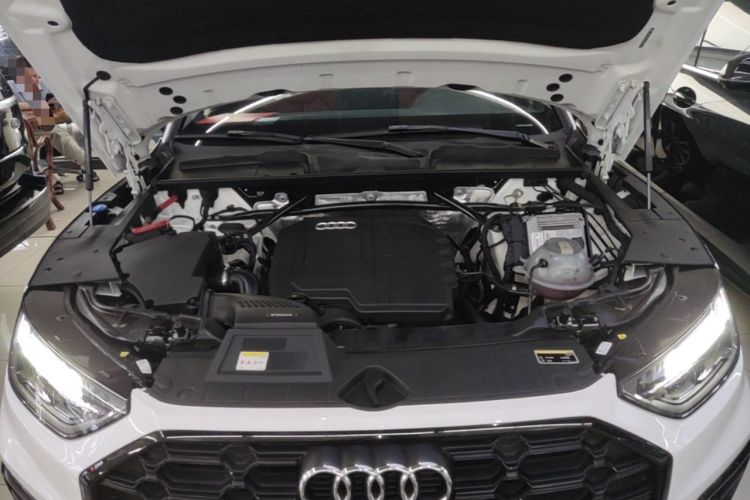 Used Audi Q5L 2023 40T Luxury Dynamic Model Engine Bay