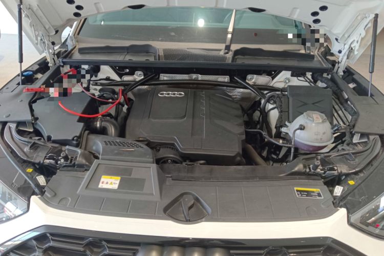 Used Audi Q5L 2023 40T Luxury Dynamic Model Engine Bay