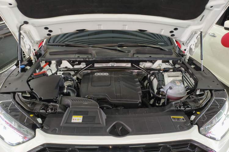 Used Audi Q5L 2023 40T Luxury Dynamic Model Engine Bay