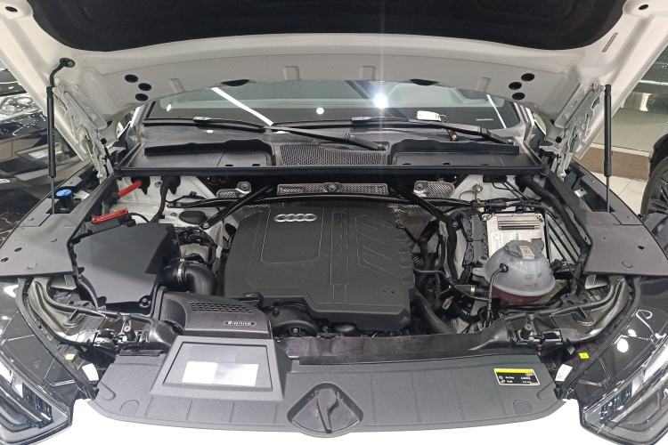 Used Audi Q5L 2023 40T Luxury Dynamic Model Engine Bay
