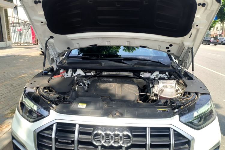 Used Audi Q5L 2023 40T Fashionable and Elegant Version Engine Bay