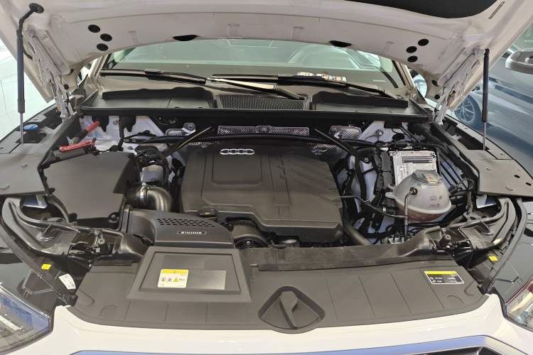 Used Audi Q5L 2023 40T Fashionable and Dynamic Edition Engine Bay