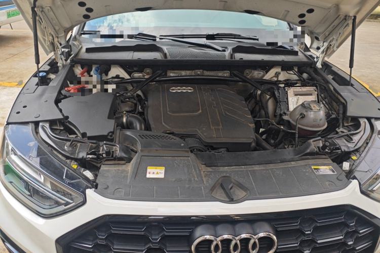 Used Audi Q5L 2023 40T Luxury Dynamic Model Engine Bay