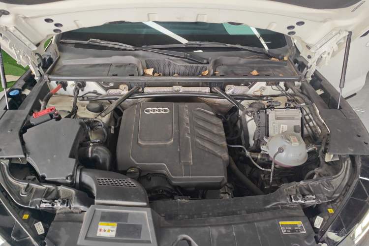 Used Audi Q5L 2023 40T Luxury Dynamic Model Engine Bay