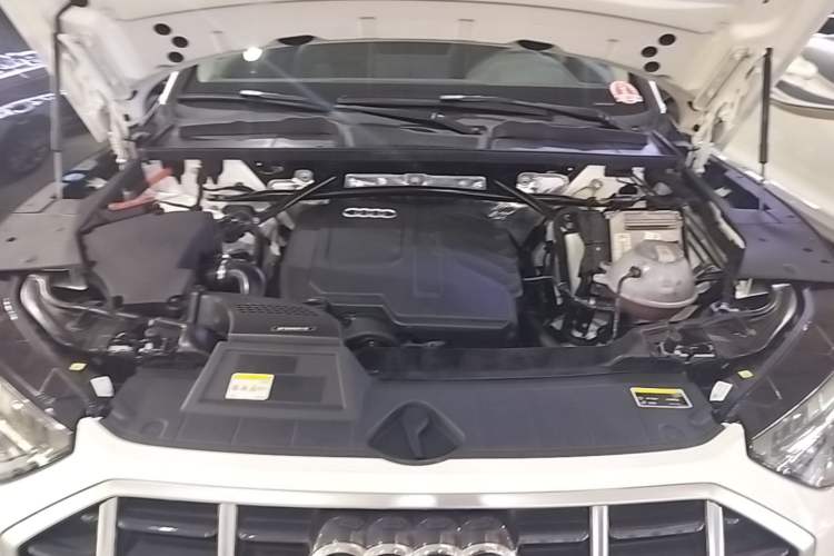 Used Audi Q5L 2023 40T Luxury Elegant Model Engine Bay