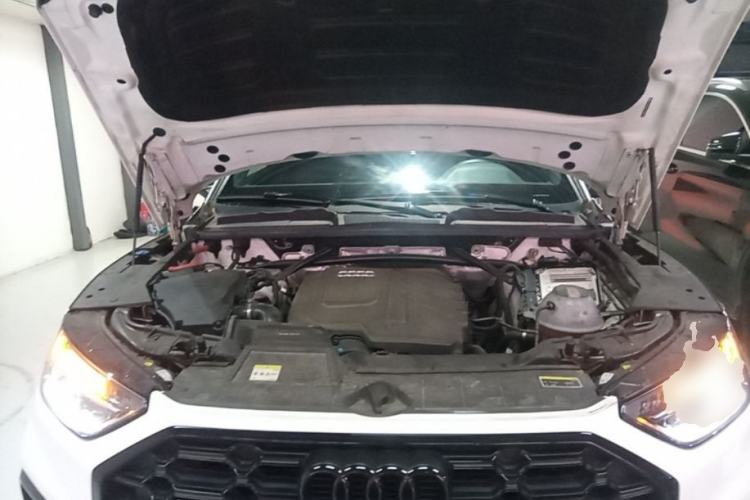 Used Audi Q5L 2023 40T Luxury Dynamic Model Engine Bay