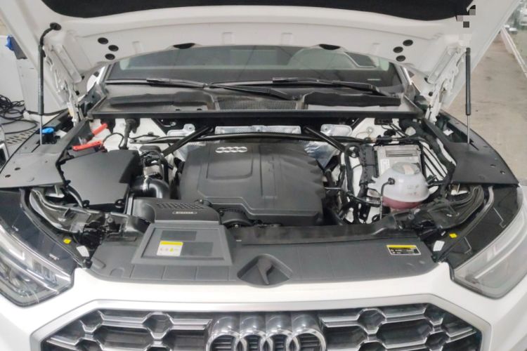 Used Audi Q5L 2023 40T Fashionable and Dynamic Edition Engine Bay