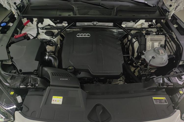 Used Audi Q5L 2023 40T Luxury Dynamic Model Engine Bay
