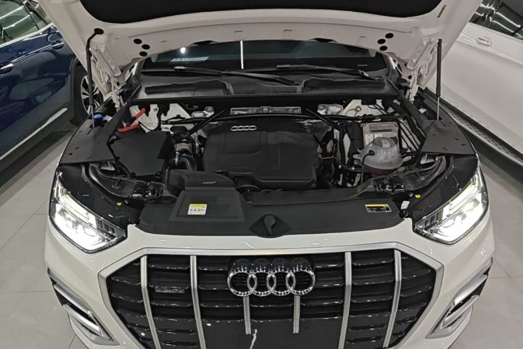 Used Audi Q5L 2023 40T Fashionable and Elegant Version Engine Bay