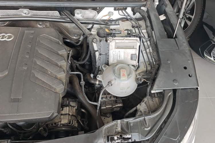 Used Audi Q5L 2023 40T Luxury Dynamic Model Engine Bay Left