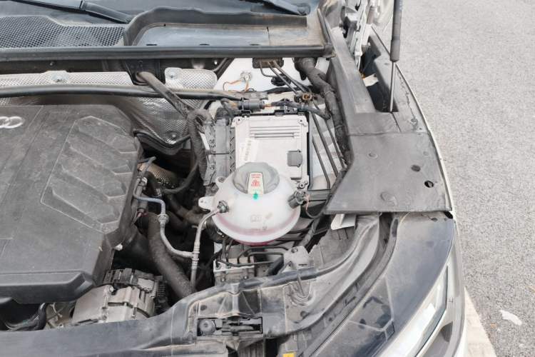 Used Audi Q5L 2023 40T Fashionable and Dynamic Edition Engine Bay Left