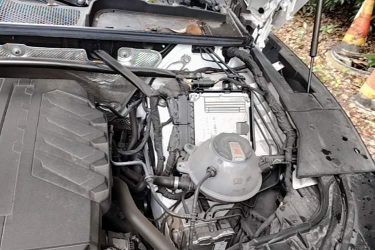 Used Audi Q5L 2023 40T Luxury Dynamic Model Engine Bay Left