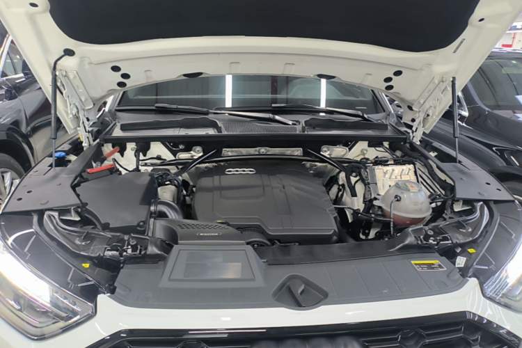 Used Audi Q5L 2023 45T Luxury Dynamic Model Engine Bay