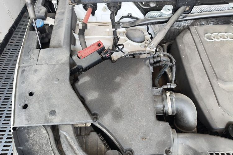 Used Audi Q5L 2023 40T Fashionable and Dynamic Edition Engine Bay Right