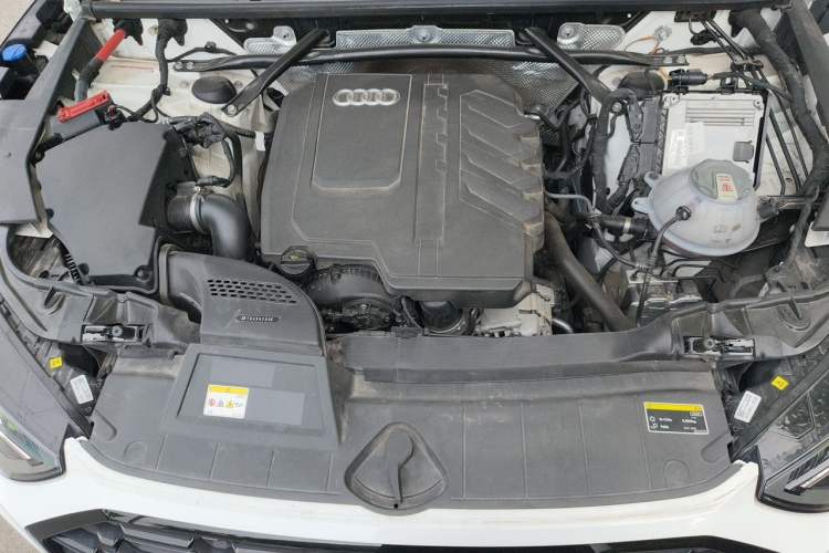 Used Audi Q5L 2023 40T Luxury Dynamic Model Engine Bay