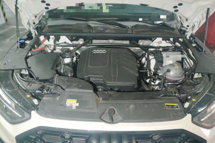 Used Audi Q5L 2023 40T Luxury Dynamic Model Engine Bay