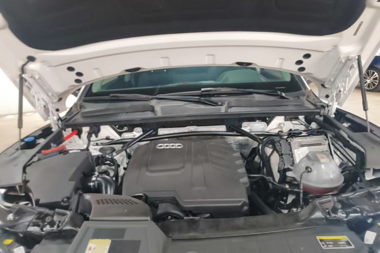 Used Audi Q5L 2023 40T Fashionable and Dynamic Edition Engine Bay
