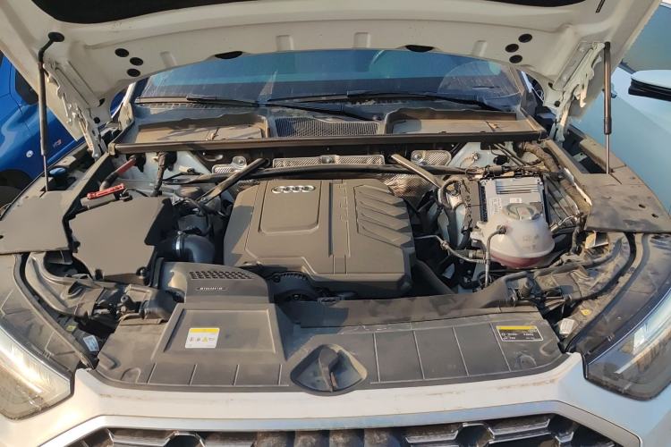 Used Audi Q5L 2023 40T Fashionable and Dynamic Edition Engine Bay