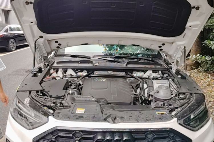 Used Audi Q5L 2023 40T Luxury Dynamic Model Engine Bay