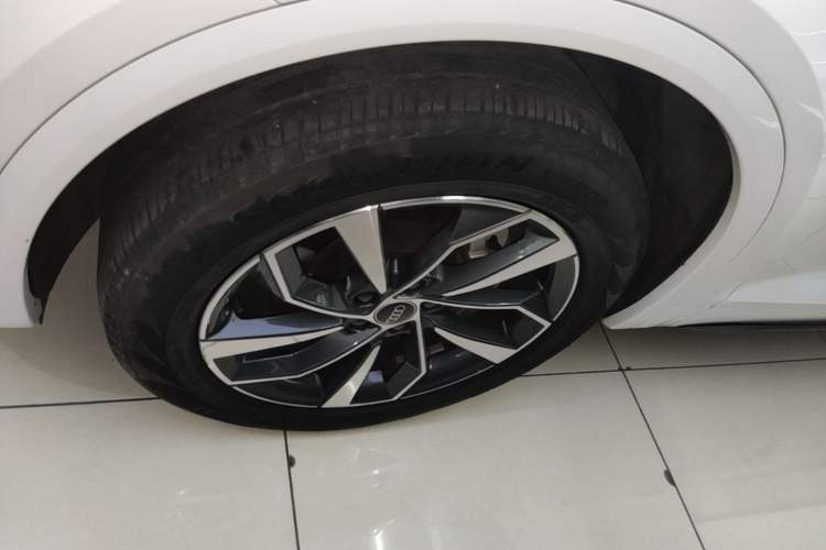 Used Audi Q5L 2023 40T Luxury Dynamic Model Exterior 4